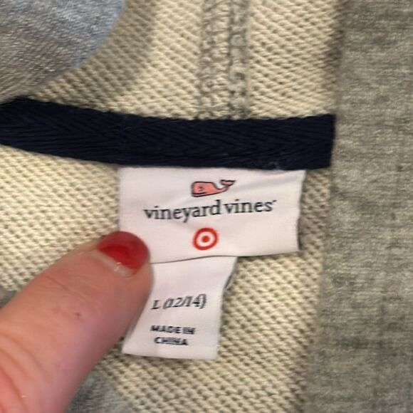 Vineyard Vines for Target Women’s ‘Every Day Should Feel This Good’ Sweatshirt - Picture 4 of 7
